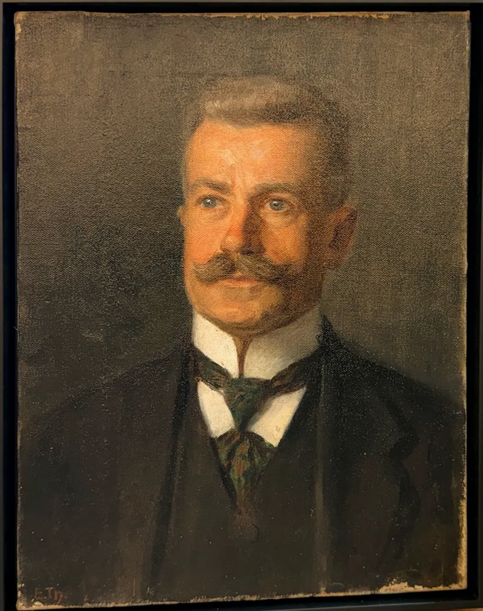 Gemaltes Porträt von Karl Gustav Künitsch mit Schnurrbart, Fliege und dunklem Rock